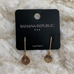 NWT Banana Republic Factory Gold Drop Earrings